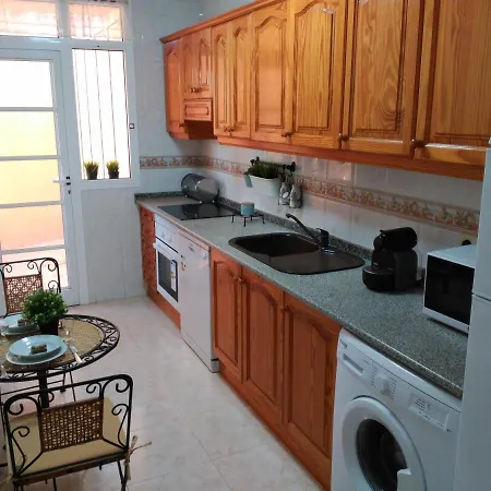 Confortable, Bright, Well Located Διαμέρισμα *